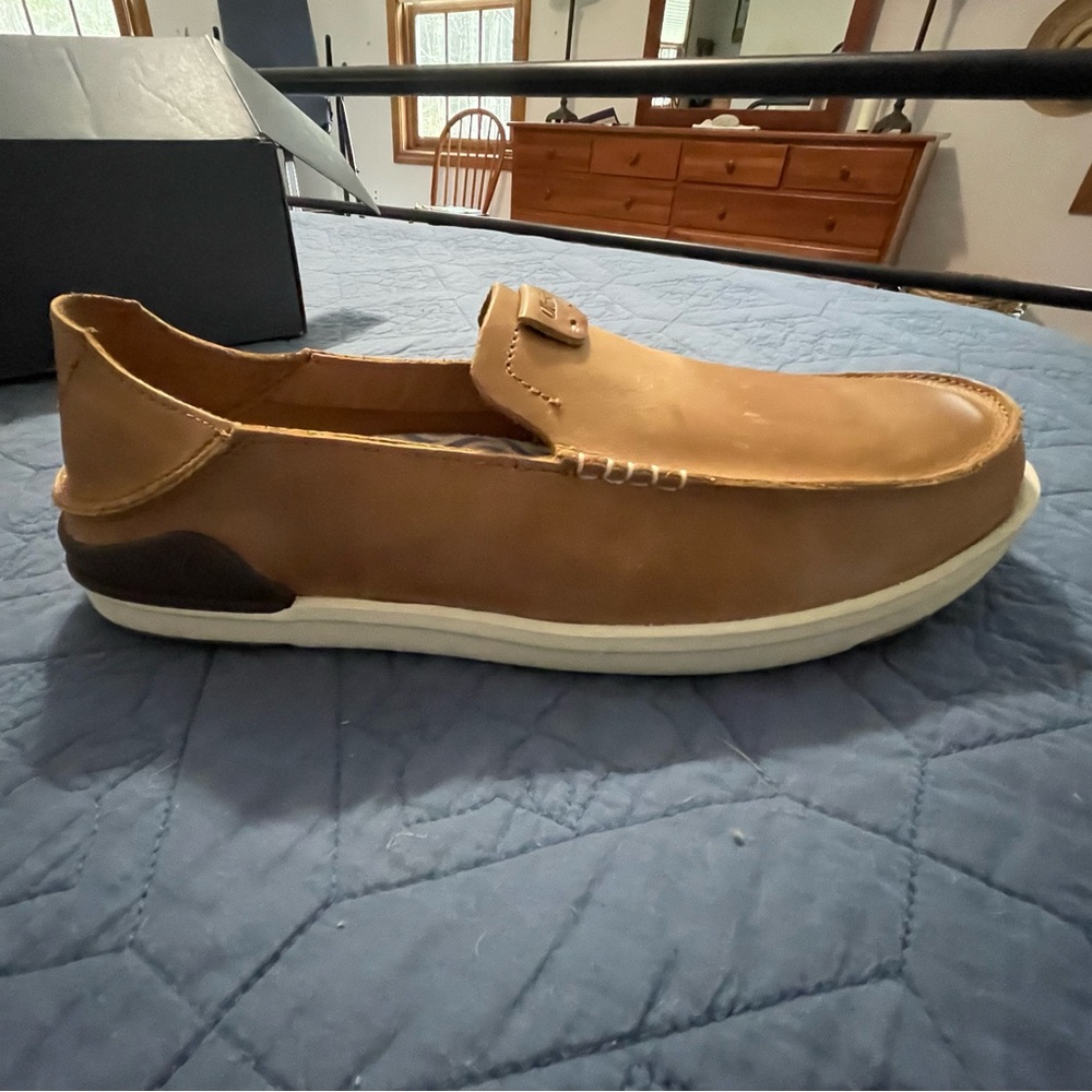 Men’s new Olu Kai leather shoes.